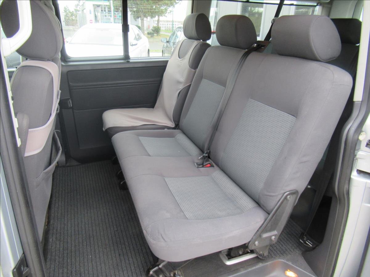 Volkswagen Caravelle MPV 2,5 l 96 kw