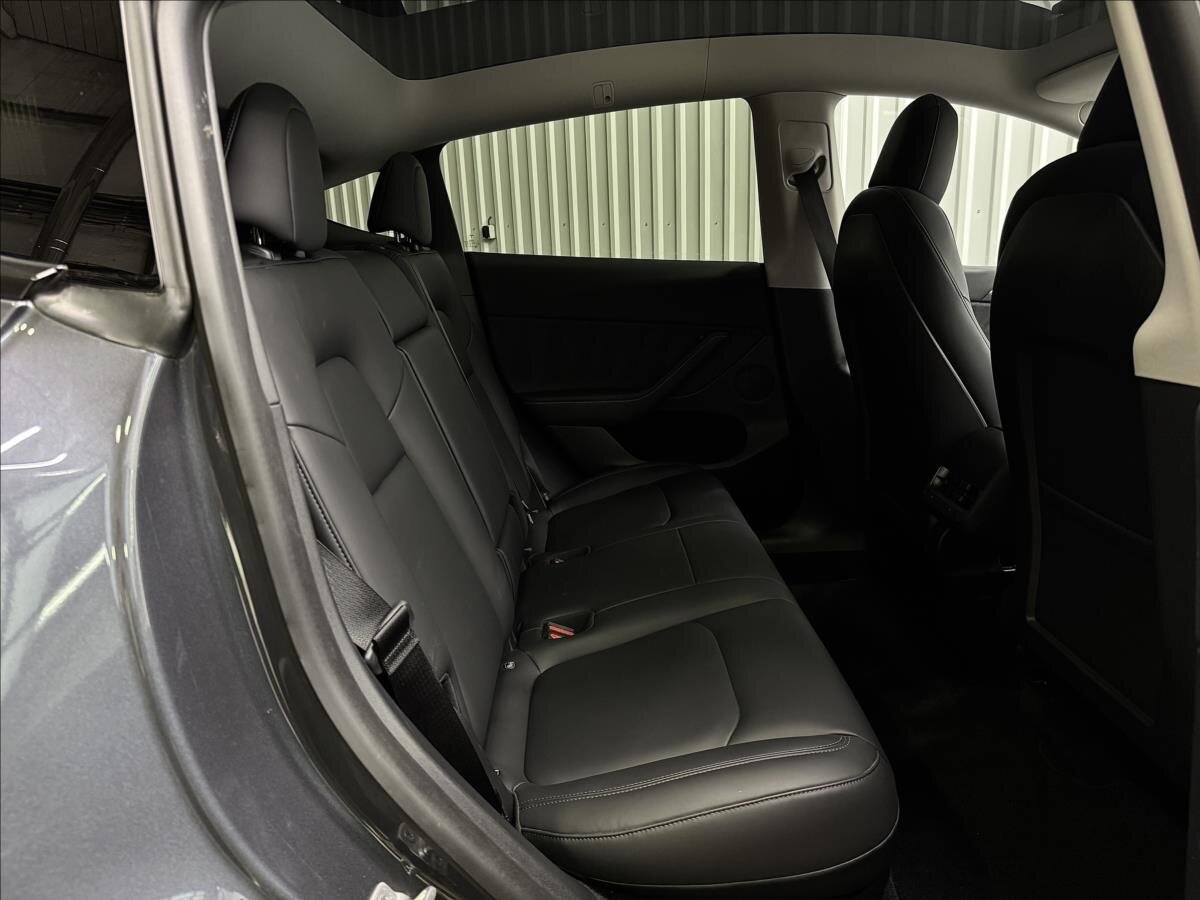 Tesla Model Y SUV / Terénní 0,0 378 kw