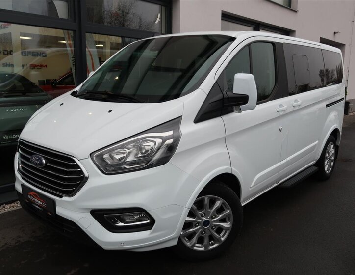 Ford Tourneo Custom 1