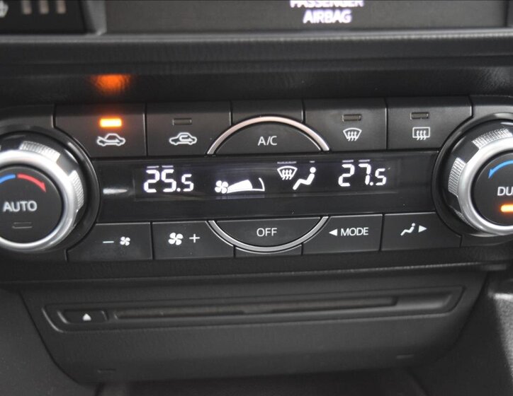 Mazda 3 Sedan 1,5 l 74 kw