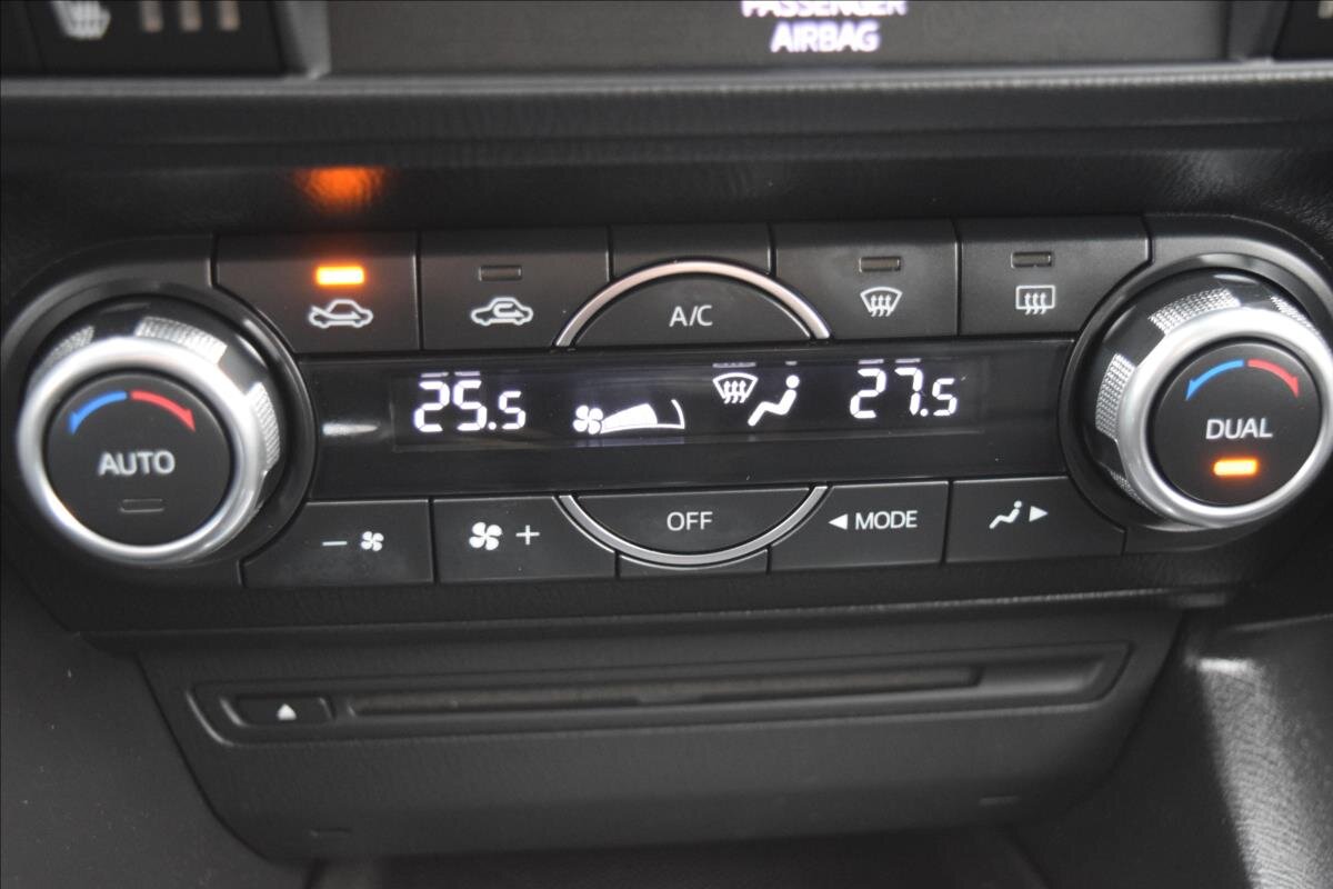 Mazda 3 Sedan 1,5 l 74 kw