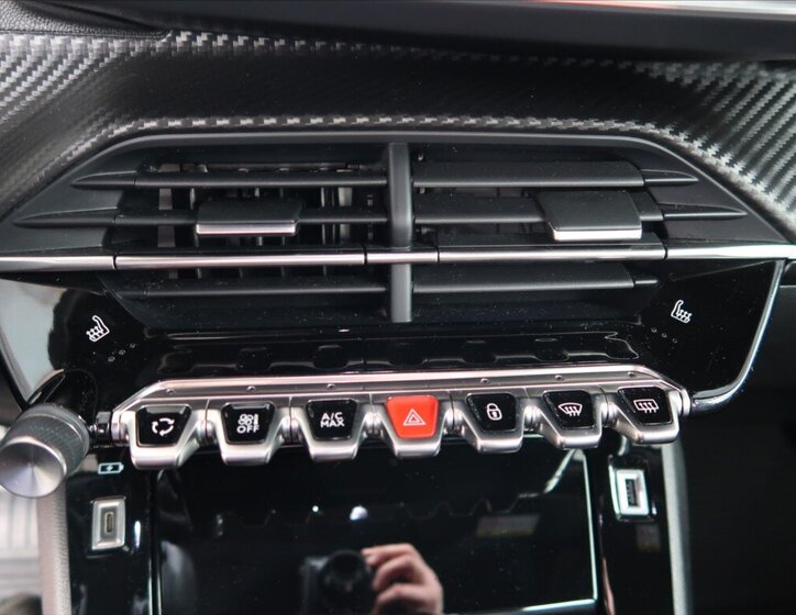 Peugeot 2008 Hatchback 1,2 l 96 kw