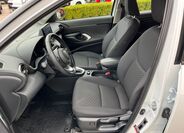 Toyota Yaris Cross 13
