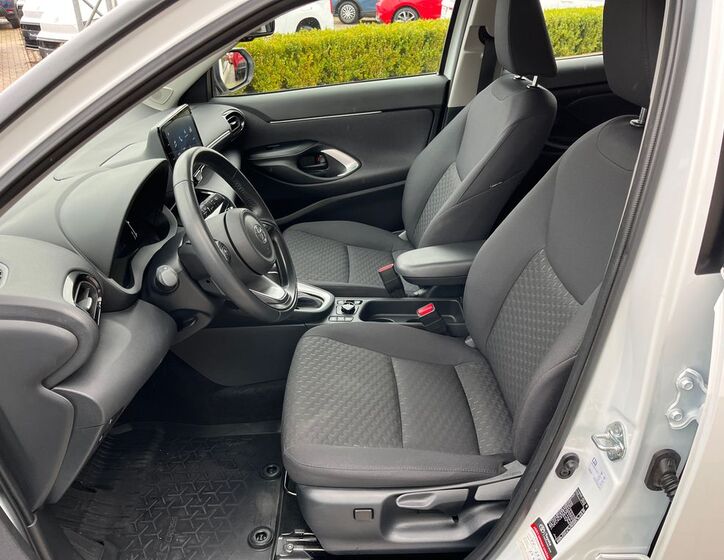 Toyota Yaris Cross 13