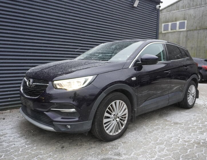 Opel Grandland X SUV 1,2 l 96 kw