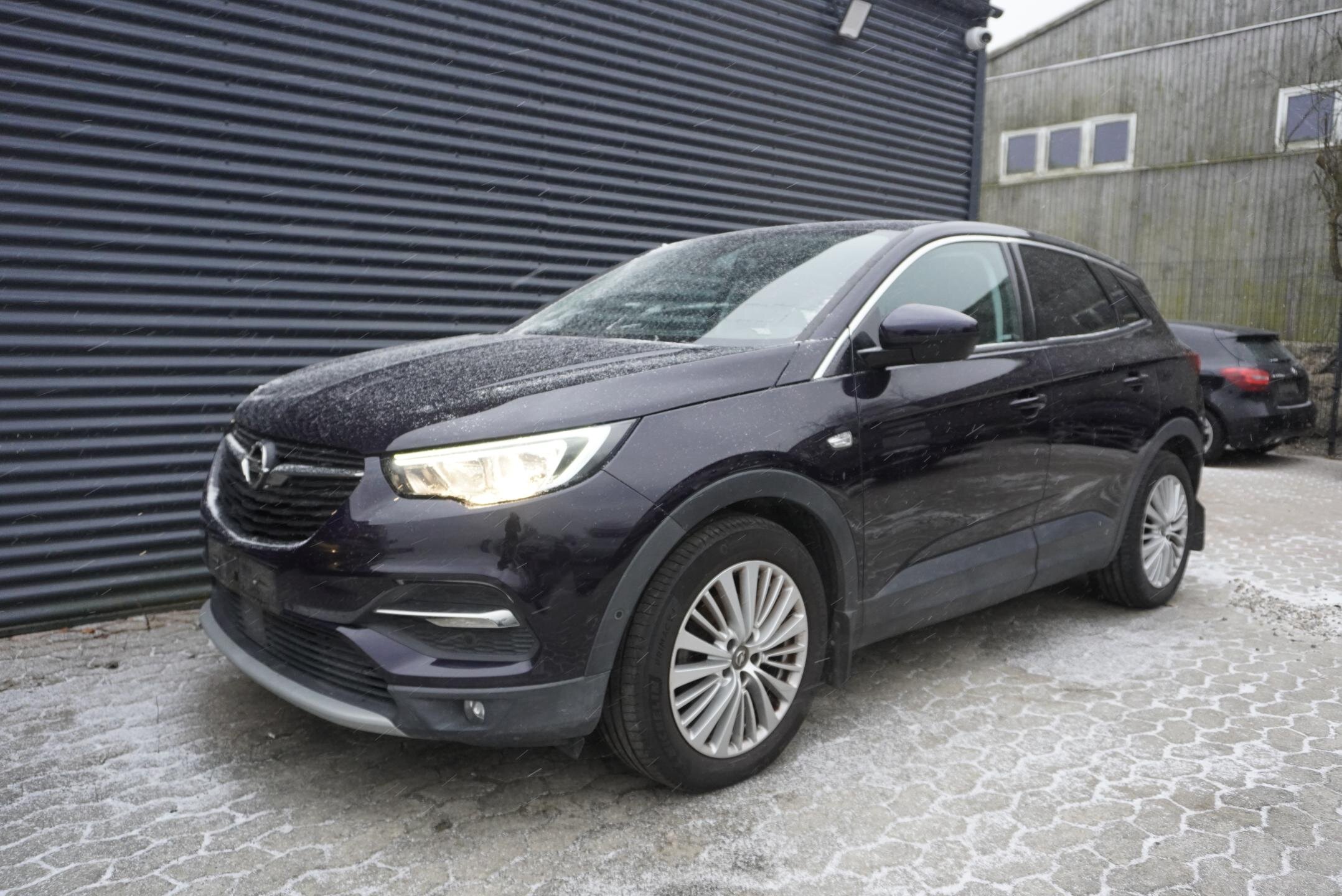 Opel Grandland X SUV 1,2 l 96 kw