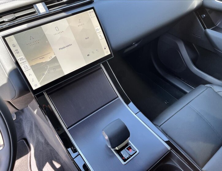 Land Rover Range Rover Velar SUV / Terénní 2,0 l 150 kw