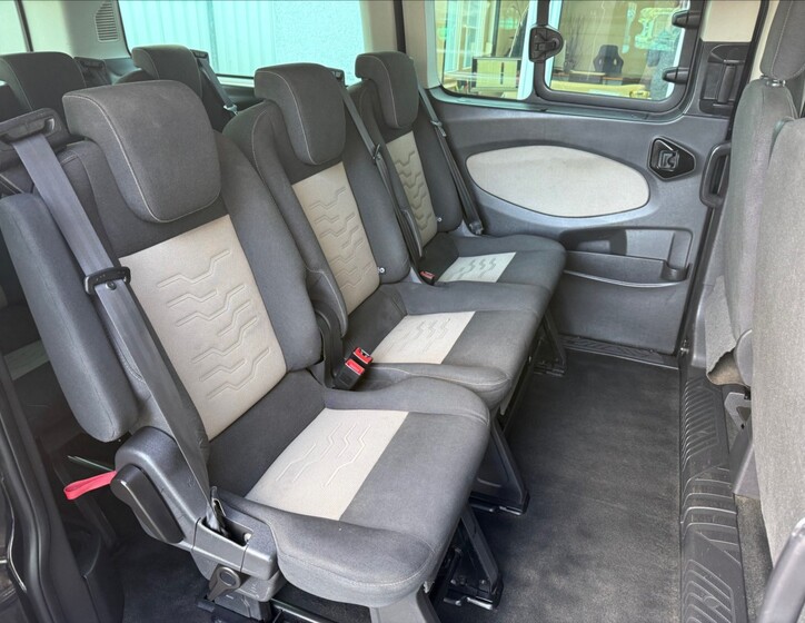 Ford Tourneo Custom 18