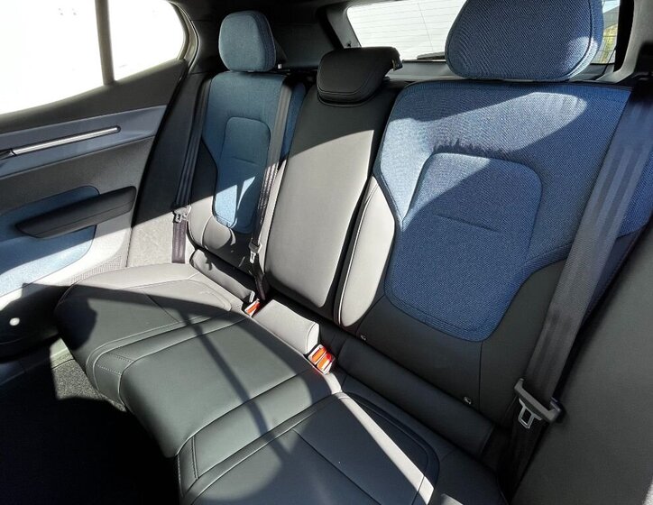 Volvo EX30 SUV / Terénní 69,0 200 kw
