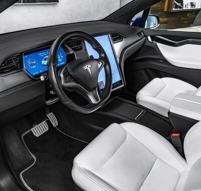 Tesla Model X 11