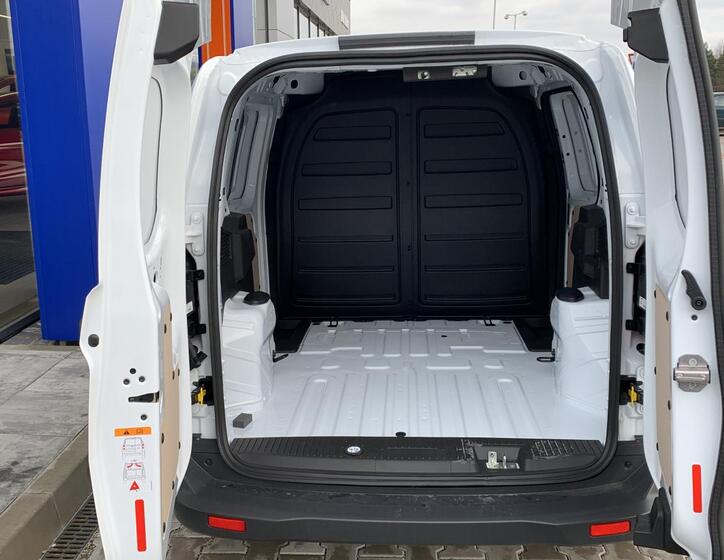 Ford Transit Courier 6
