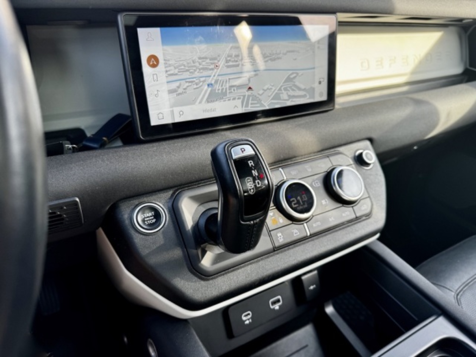 Land Rover Defender 12