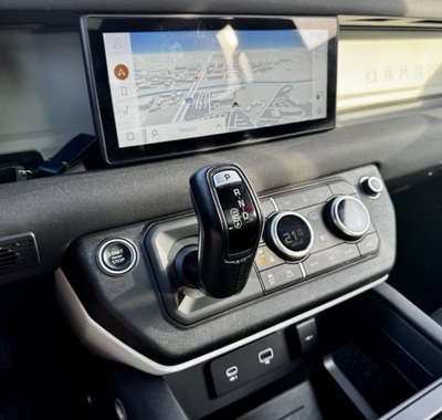 Land Rover Defender 12