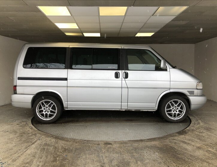 Volkswagen Caravelle 8