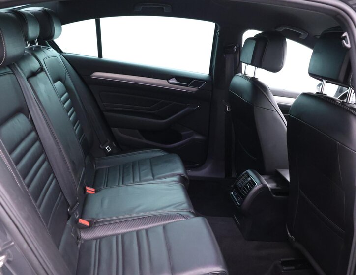 Volkswagen Passat Sedan / Limuzína 2,0 l 140 kw