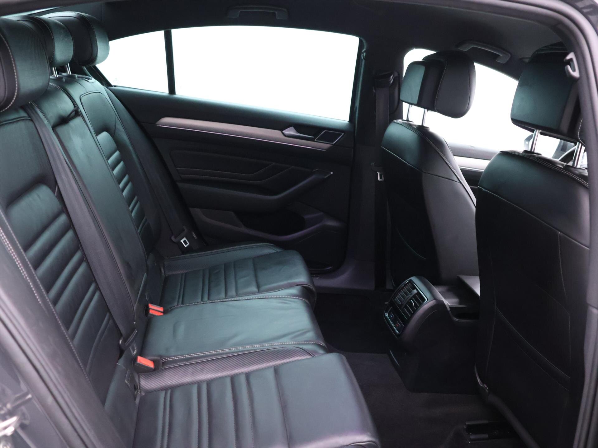 Volkswagen Passat Sedan / Limuzína 2,0 l 140 kw