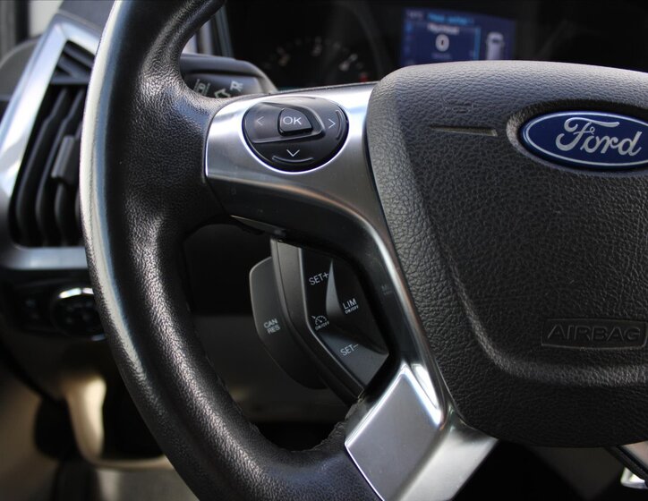 Ford Tourneo Custom 18