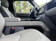 Land Rover Defender 29