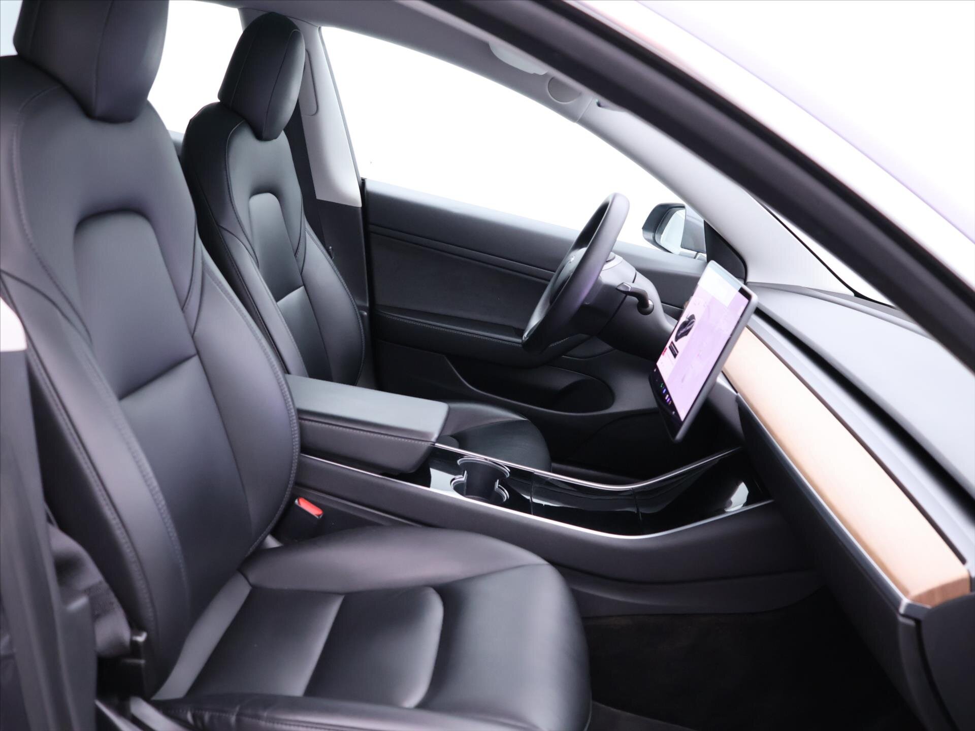 Tesla Model 3 Sedan 0,0 239 kw