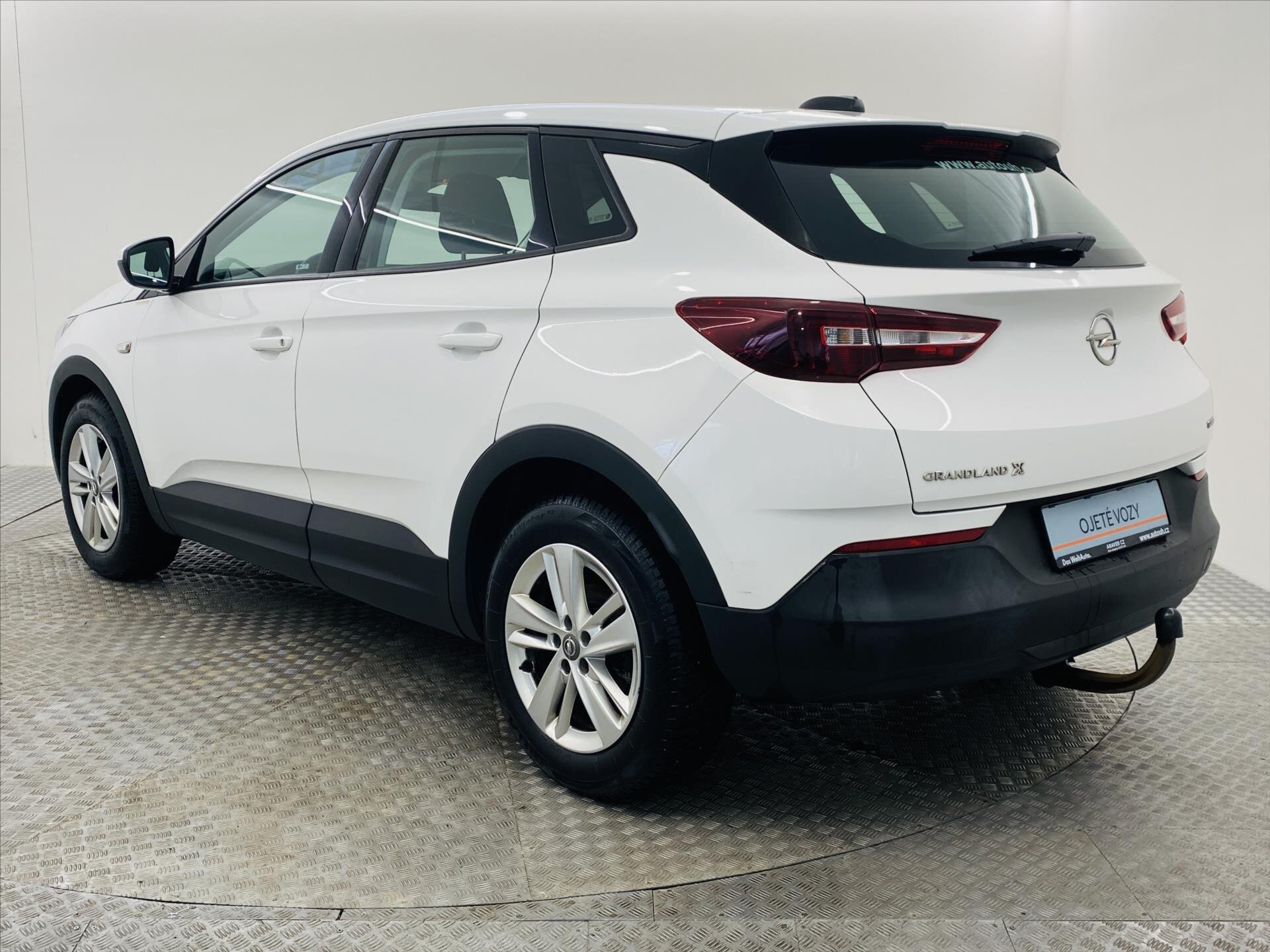 Opel Grandland X SUV 1,2 l 96 kw