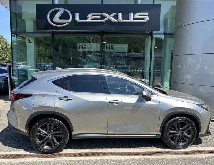 Lexus NX 450h+ SUV / Terénní 2,5 l 227 kw