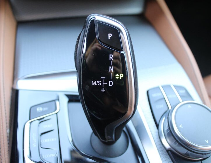 BMW Řada 5 Kombi 3,0 l 195 kw