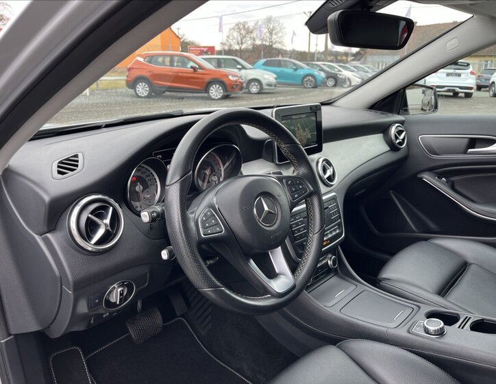 Mercedes-Benz GLA Hatchback 1,6 l 115 kw