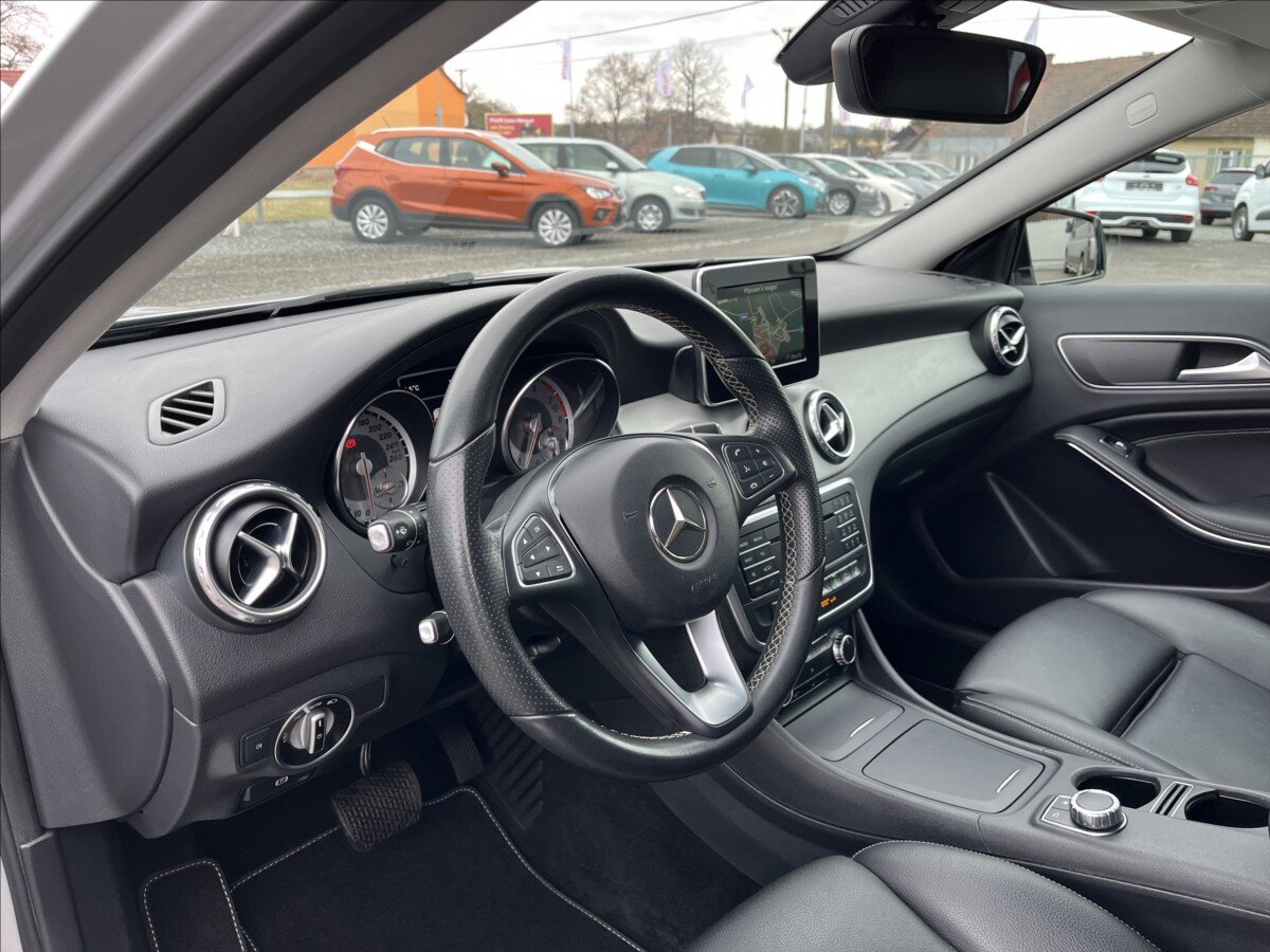 Mercedes-Benz GLA Hatchback 1,6 l 115 kw