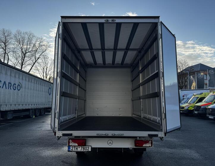 Mercedes-Benz Sprinter 9