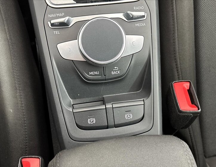 Audi Q2 SUV / Terénní 1,5 l 110 kw