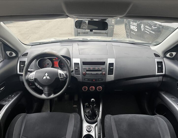 Mitsubishi Outlander SUV / Terénní 2,0 l 103 kw