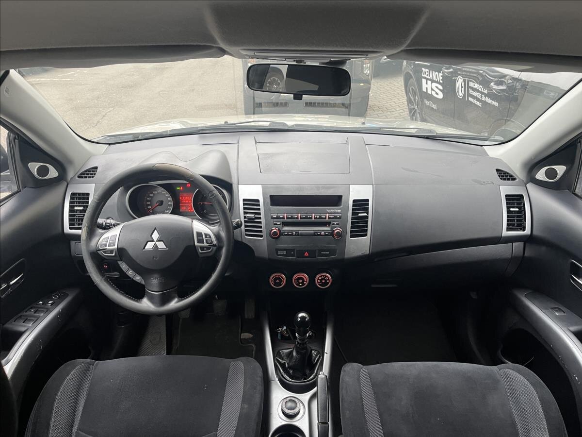 Mitsubishi Outlander SUV / Terénní 2,0 l 103 kw