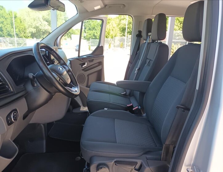 Ford Tourneo Custom VAN / Minibus 2,0 l 96 kw