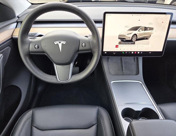Tesla Model Y 14