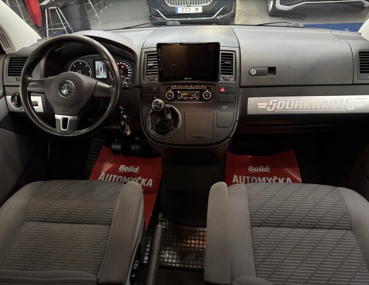 Volkswagen Multivan 29