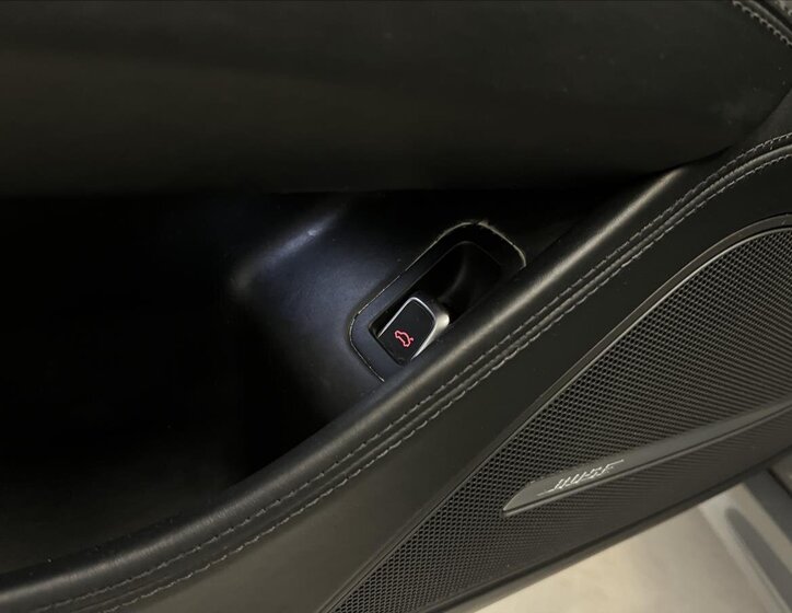 Audi S8 Sedan 4,0 l 445 kw