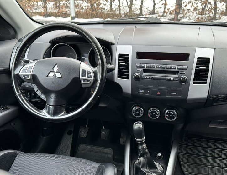 Mitsubishi Outlander SUV 2,3 l 130 kw