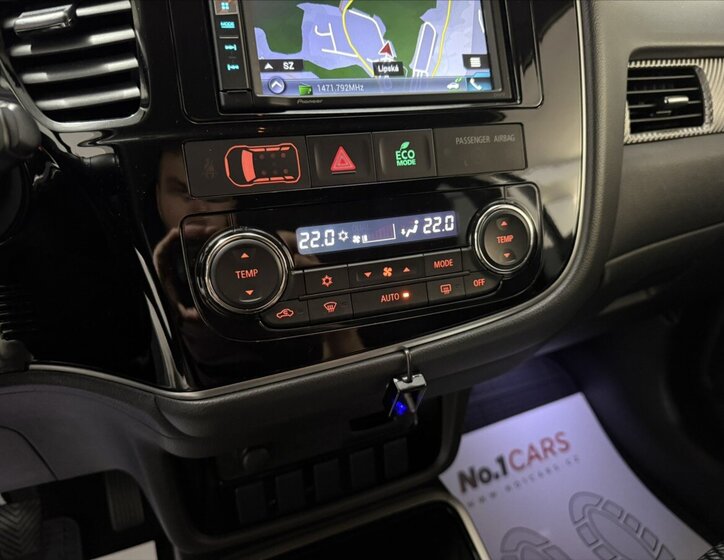 Mitsubishi Outlander SUV / Terénní 2,3 l 110 kw