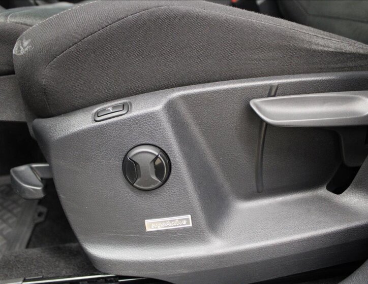 Volkswagen Touran Kombi 1,5 l 110 kw