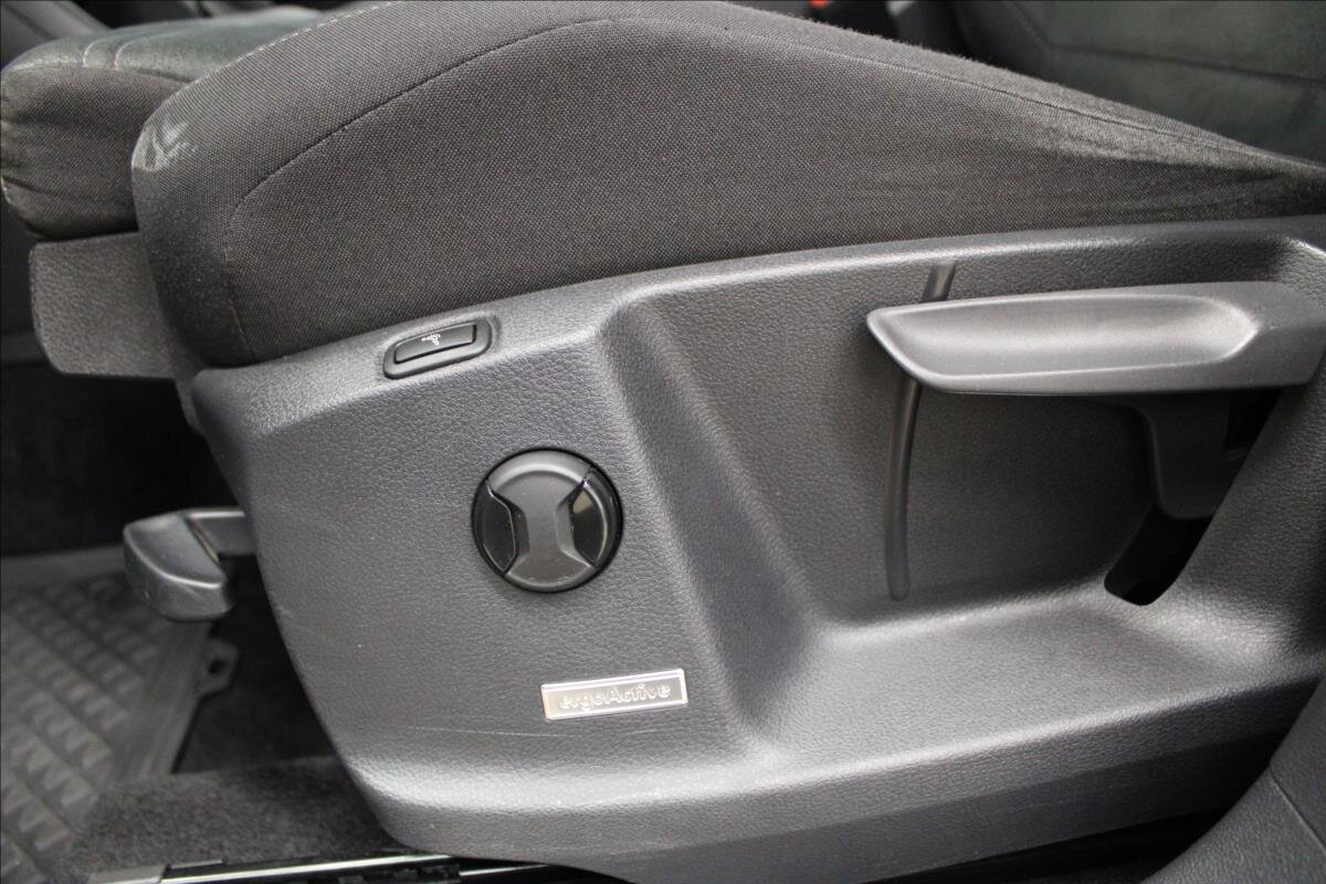 Volkswagen Touran Kombi 1,5 l 110 kw