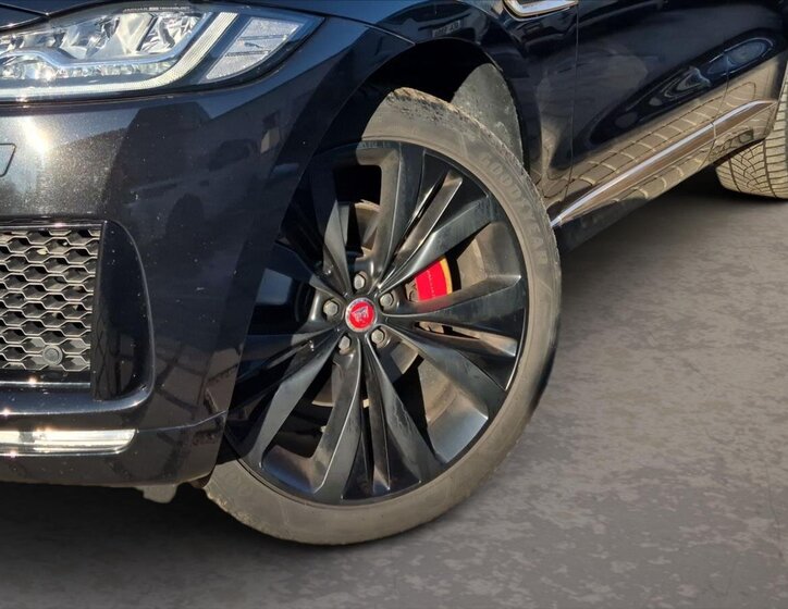 Jaguar F-Pace SUV / Terénní 3,0 l 221 kw