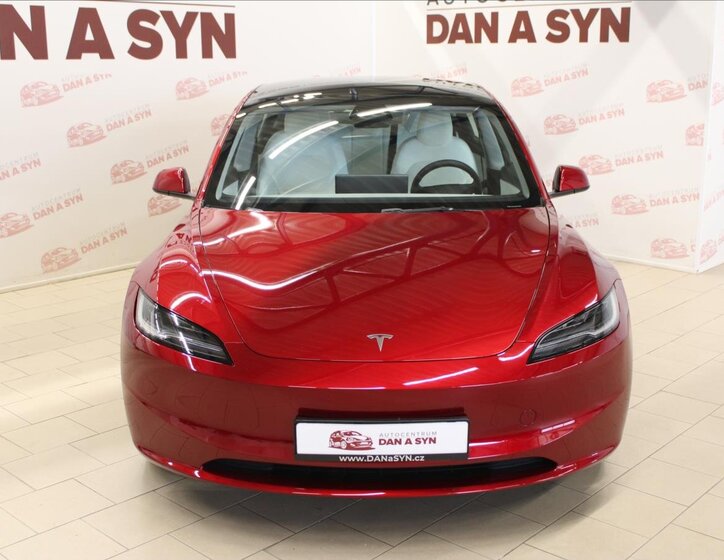 Tesla Model 3 Sedan / Limuzína 0,0 366 kw