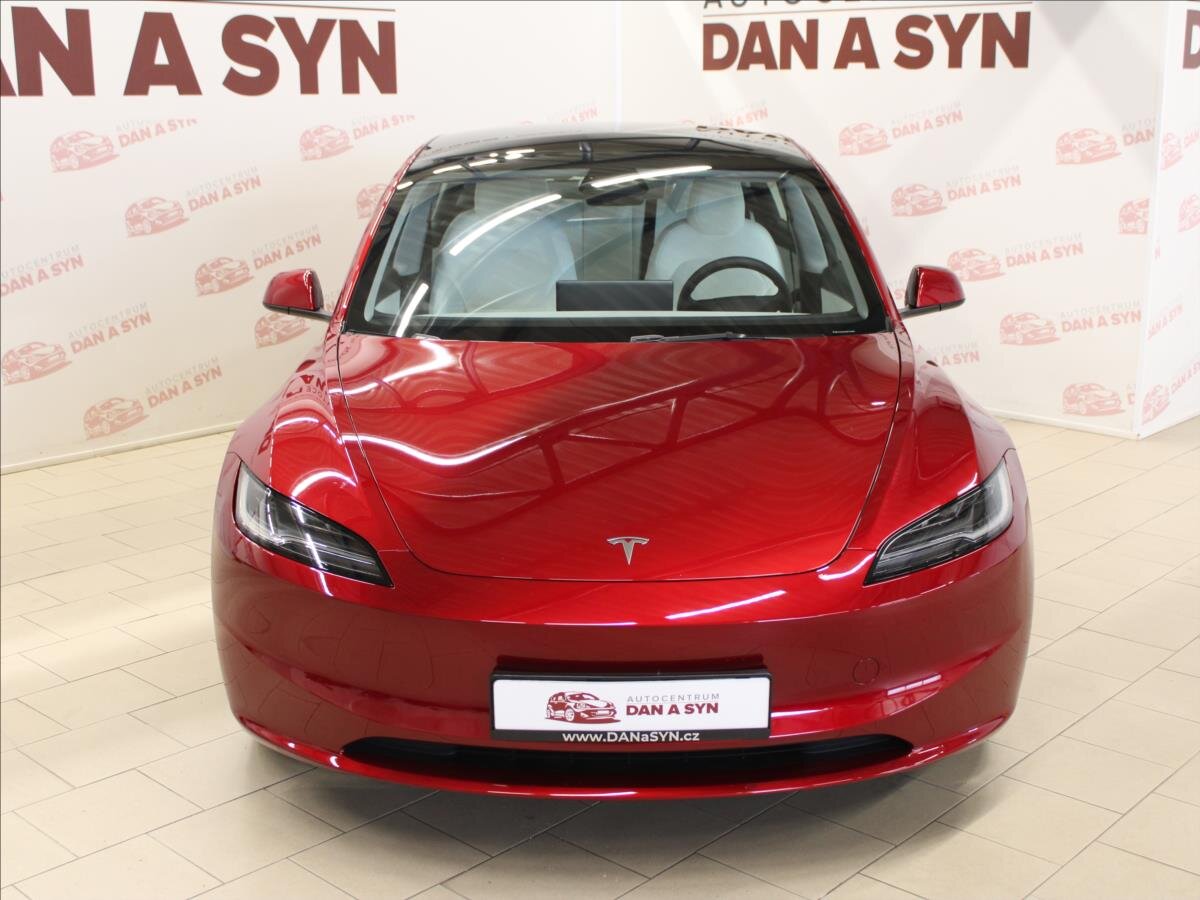 Tesla Model 3 Sedan / Limuzína 0,0 366 kw