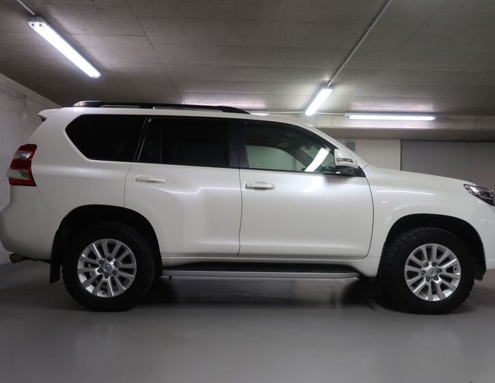 Toyota Land Cruiser 4