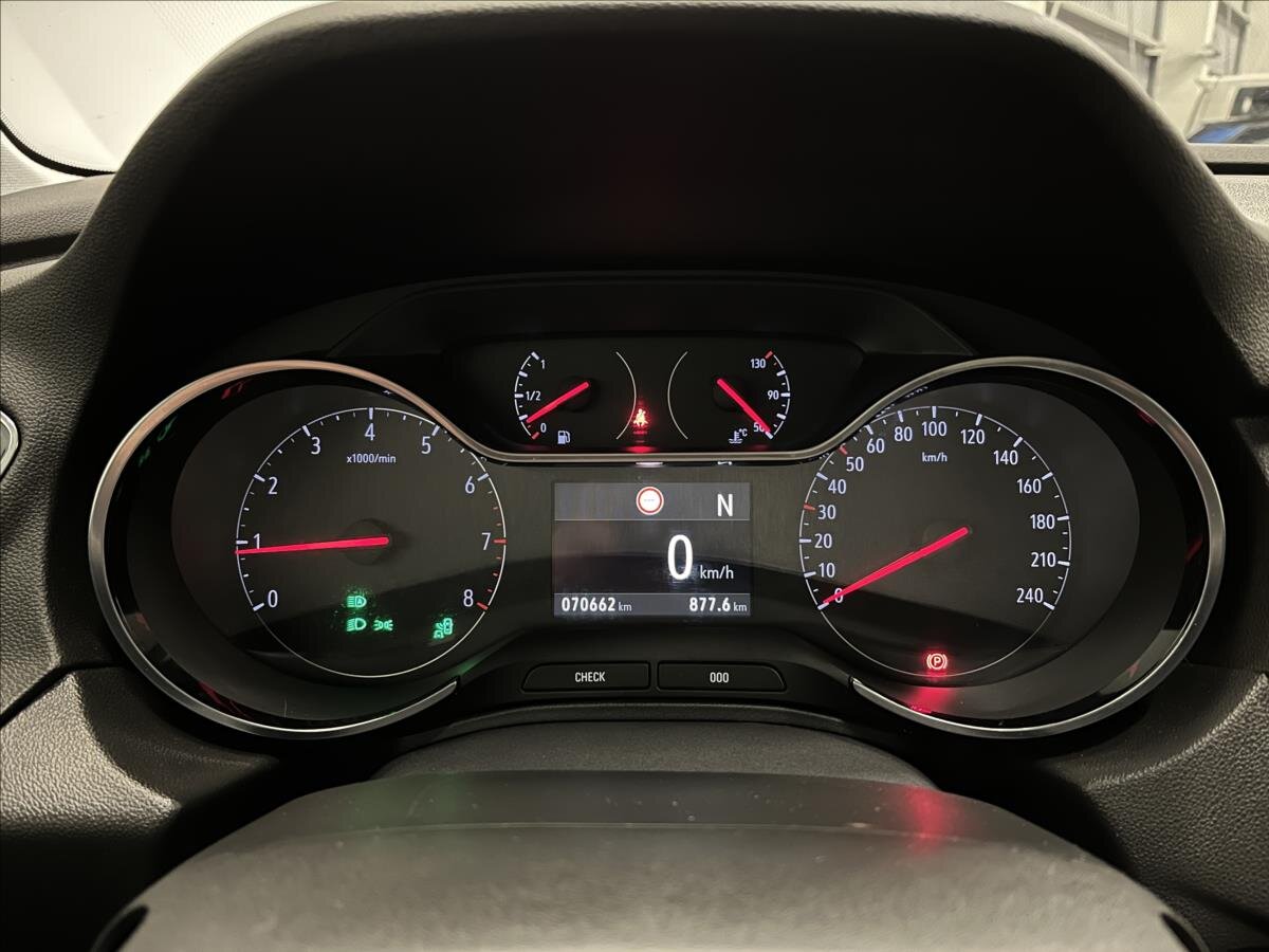 Opel Grandland X SUV / Terénní 1,2 l 96 kw