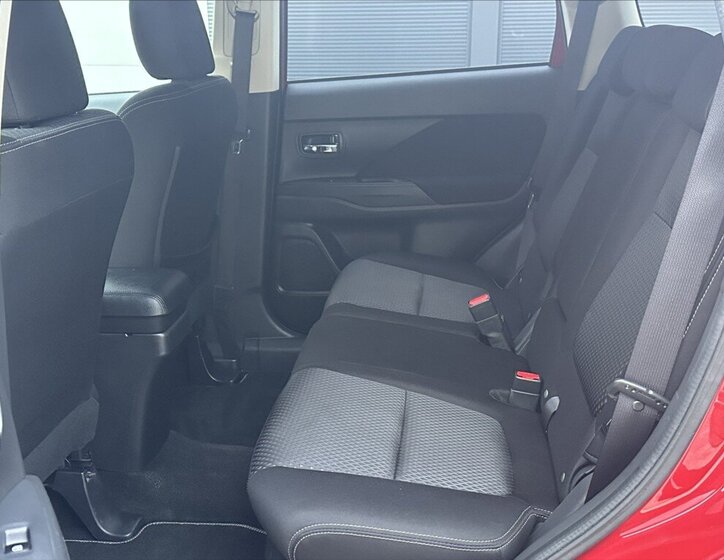 Mitsubishi Outlander SUV / Terénní 2,3 l 110 kw