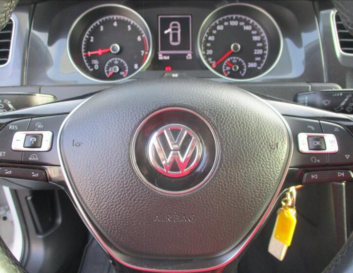 Volkswagen Golf 23