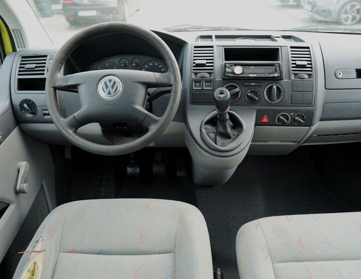 Volkswagen Caravelle 23