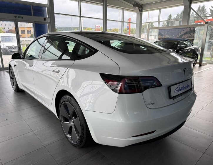 Tesla Model 3 Sedan 0,0 366 kw
