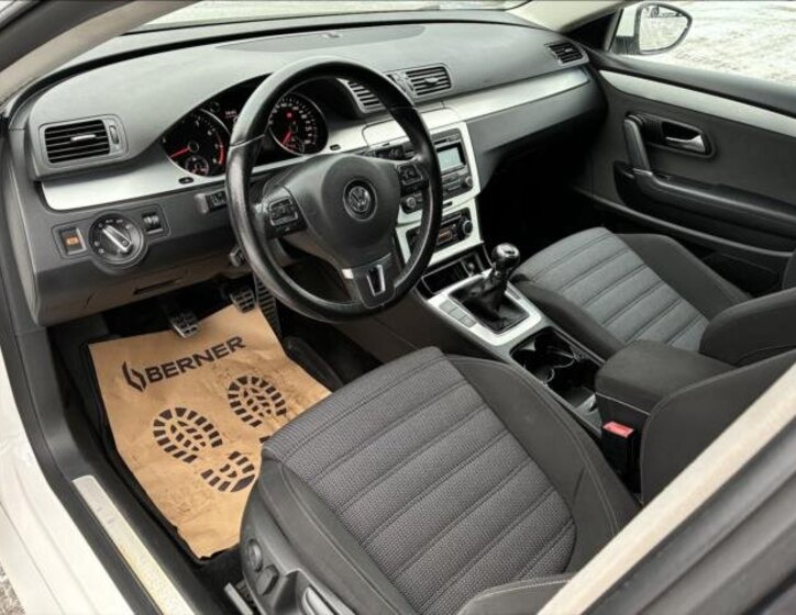Volkswagen Passat CC Sedan 1,8 l 118 kw